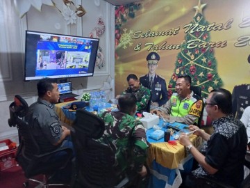 Tinjau Pos PAM Nataru Talang Kalapa, Pj Bupati Hani S Rustam Berikan Bantuan