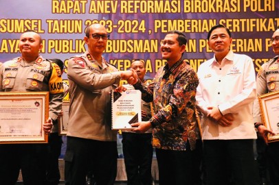 Polda Sumatera Selatan Terima Penghargaan Pelayanan Publik Dari Ombudsman RI