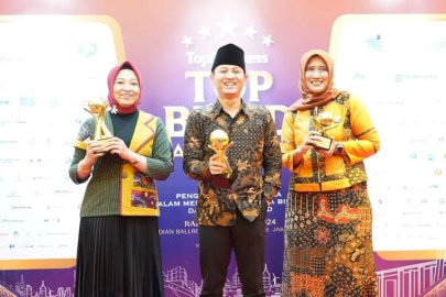 Bupati Trenggalek Kembali Raih Penghargaan Pembina BUMD Terbaik 2024