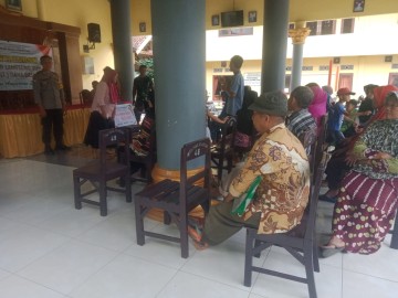 Pemdes Ngulanwetan Bagikan BLT DD Kepada Warganya