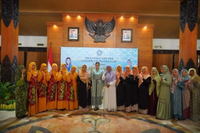 Novita Hardini, Ketua Tim Penggerak PKK Trenggalek Tutup Kegiatan Pondok Ramadhan