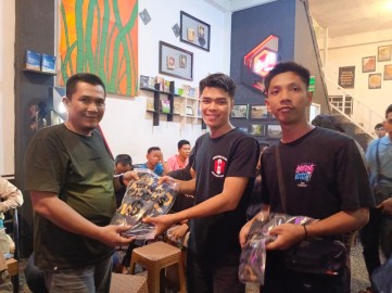 Nobar dengan Pemilik Tagline Mudah Rasan Mudah Urusan Ramai di Cafe Hambalayo