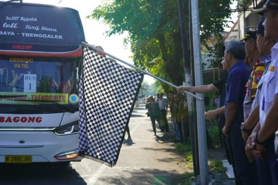 Bupati Trenggalek Berangkatkan 7 Bus Arus Balik Gratis dengan Tujuan Kota Surabaya