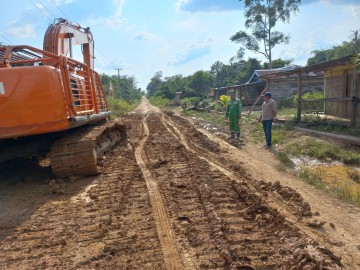 Jalankan Instruksi Pj Bupati Apriyadi, Perusahaan Medco, Pertamina dan Lainnya di Jirak Jaya Gerak Cepat Perbaiki Jalan Rusak