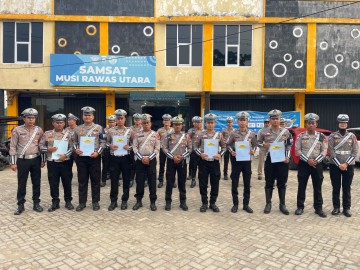 Miliki Dedikasi, Loyalitas dan Disiplin Tinggi, Lima Personel Satlantas Polres Muratara Diganjar Penghargaan