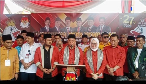 Ribuan Relawan dan Pendukung Hantarkan Pasangan ASTA Mendaftar ke KPU Banyuasin