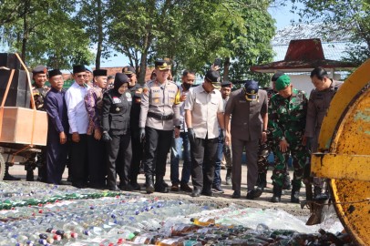 Polres Tulungagung Musnahkan 3.512 Miras dan 407 Knalpot Brong Usai Gelar Apel Pasukan Operasi Ketupat Semeru 2025