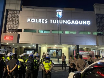 Kapolres Tulungagung Pimpin Patroli Skala Besar, Sahur Bersama dan Safari Subuh di Kalidawir
