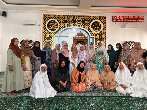 Sholat Tasbih Berjamaah di Masjid Fisabilillah Lubuk Linggau Berlangsung Khusyuk, Pererat Ukhuwah dan Diakhiri Pembagian Sembako